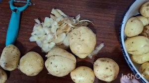Накопали свежей картошки.Рогатая морковь.