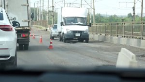 777 ПРОБЛЕМ: НА МОСТУ В КРАСНОЯРСКЕ ВВЕЛИ РЕВЕРСИВНОЕ ДВИЖЕНИЕ