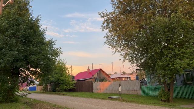 По тропинке мы идем