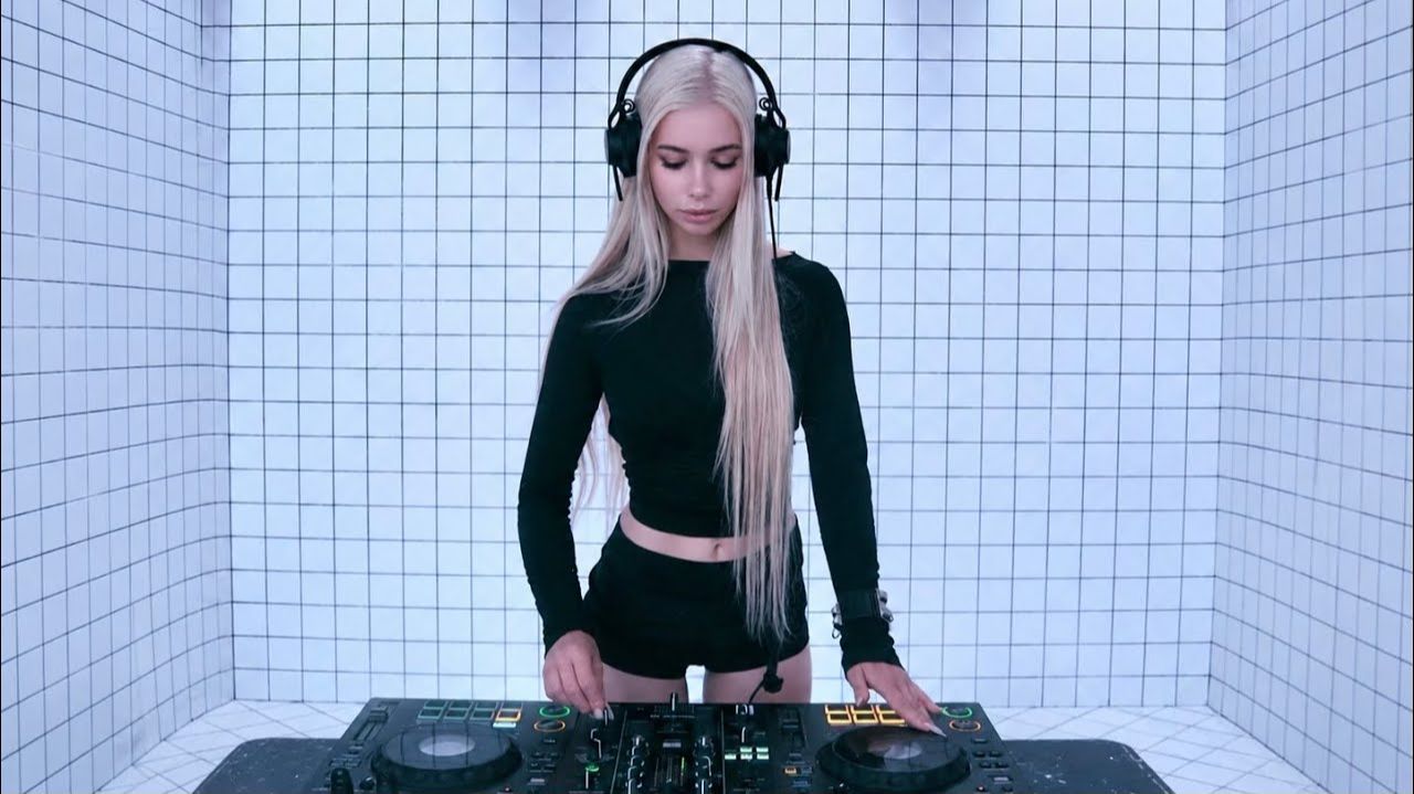 DARK TECHNO SET IN THE BACKROOMS ★ JOANNA KUCHTA смотреть онлайн