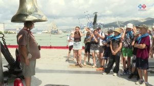Сегодня на борту легендарного крейсера «Михаил Кутузов» прошла необычная экскурсия.