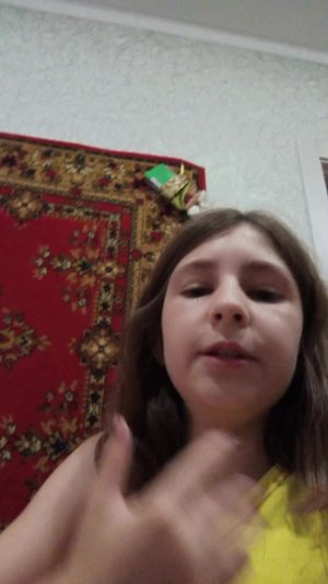 Делаю маникюр себе и Варе