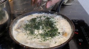 Ужин. Готовлю минтай в сливках. Неимоверная вкуснятина! Главное, челом в тарелку не упасть.