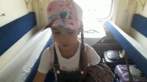 УЕЗЖАЮТ В РОДНЫЕ КРАЯ...