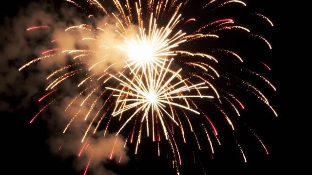 Яркий золотой салют в ночном небе! 🎆✨ Искры настоящего праздника. 🌟 смотреть онлайн