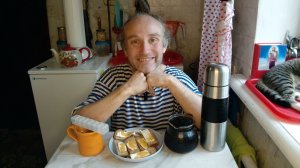 Завтрак с котями. Спасибо за донат. Распаковочка. Мукбанг. Обжор. Еда на камеру. Диета. Шизофрения.