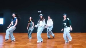 NewJeans - How Sweet Dance Practice Mirrored