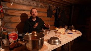 ЖИВЕМ В ТАЁЖНОЙ ИЗБЕ С СОБАКОЙ. ПРОСТОЙ БЫТ И РАБОТА НА ПУТИКАХ.