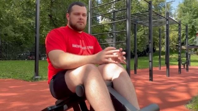 Как подтянуть тело с помощью тренировок на улице? Тренер Москомспорта показал упражнения смотреть онлайн