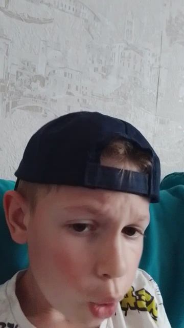 МЛАДШИЙ ПОМЕШАЛ МНЕ СМОТРЕТЬ ТЕЛЕВИЗОР 😂