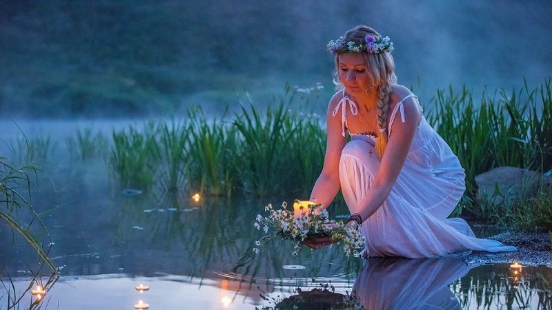 НОЧКА ЛЕТНЯЯ Стихи Розалии Мартысь. Музыка, исполнение Александра Волкова. Клип Людмилы Ураевой. смотреть онлайн