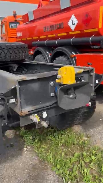 Шасси Shacman 6x6 на двухскатной ошиновке...