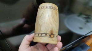 Карандашница из камфорного лавра в подарок.