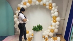Как оформить гирлянду из воздушных шаров.
