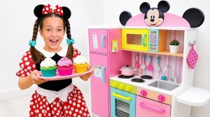 София открыла кафе Минни Маус