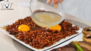Мукбанг - лапша с чёрным соусом - звуки еды