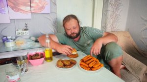 Некогда даже присесть Работают деревенские труженики без отдыха Дела огородные ПОДВАЛ ИЛЬИЧА