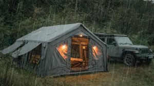 Дождь весь день в огромной 2-комнатной палатке