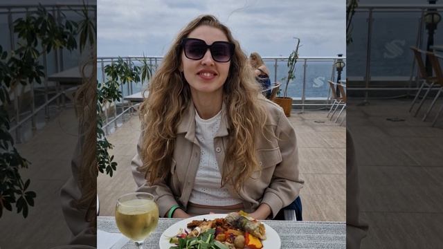 Обед с видом на море смотреть онлайн