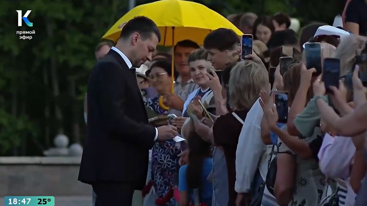 Даниил Страхов. Барнаул. Красная дорожка «Шукшинского кинофестиваля», 22.07. 26. смотреть онлайн