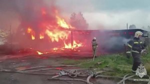 Дом загорелся после удара молнии в Кировской области