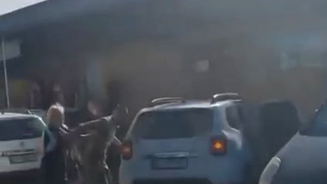 Все прекрасно в украинском раю. Каратели ТЦК, как обычно, похищают очередную жертву для отправки на смотреть онлайн
