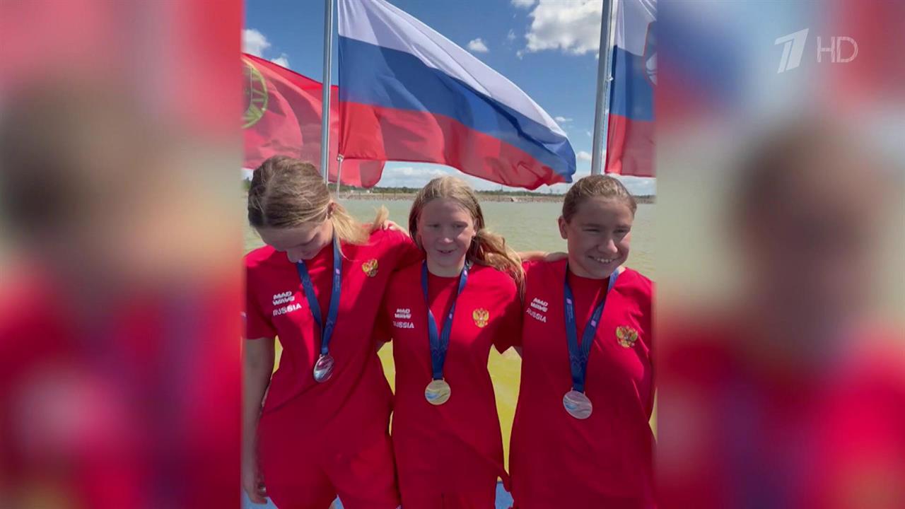 Флаг и гимн России как знак возвращения: доказано чемпионами и призерами соревнований среди юниоров. смотреть онлайн
