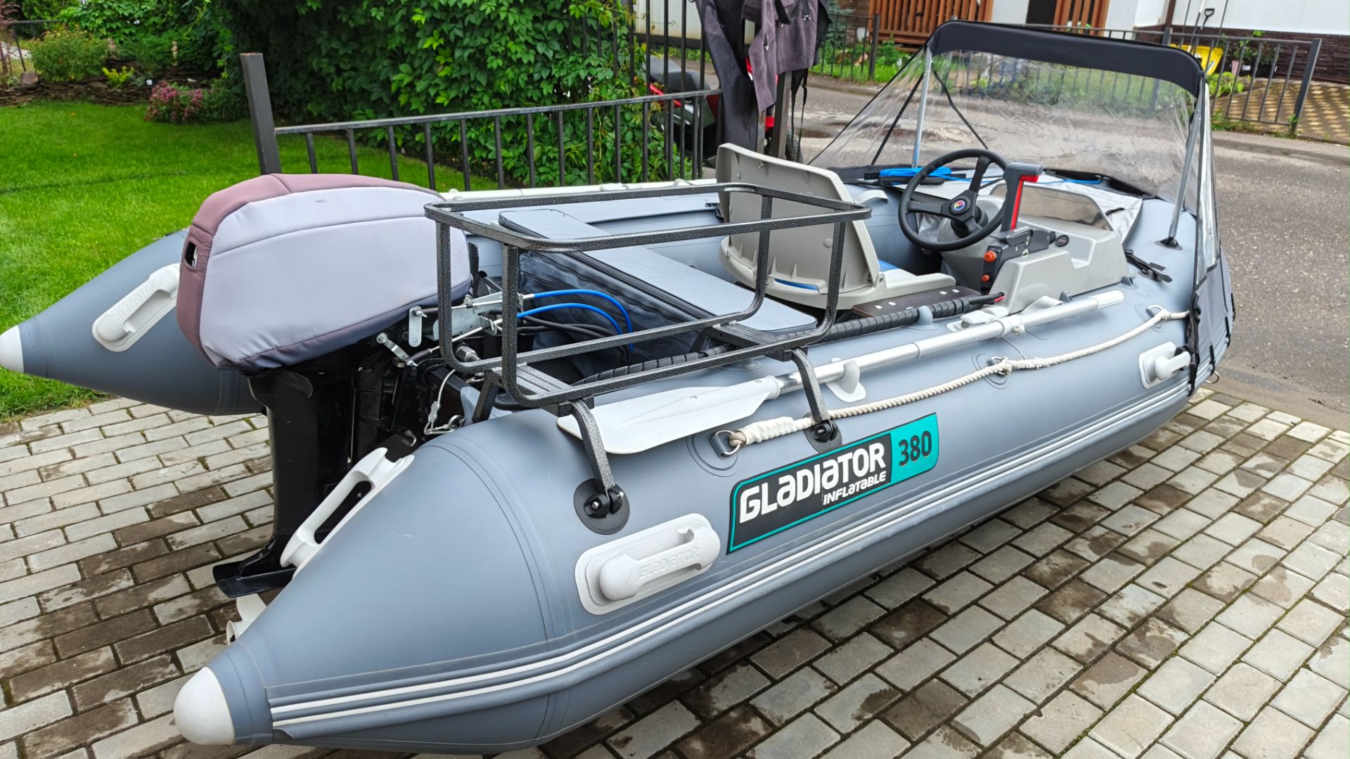 Лодка Gladiator E380PRO c мотором Gladiator 9,9(15) FHS смотреть онлайн