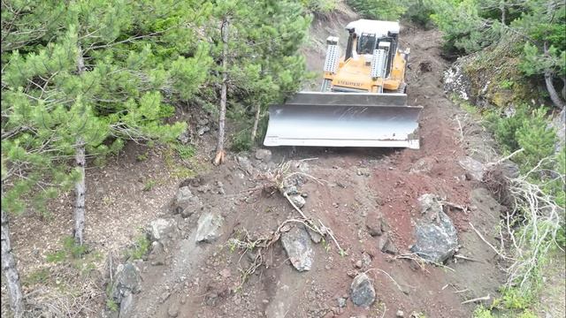 LIEBHERR 746 dozer ile yol düzenleme смотреть онлайн