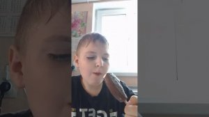 пробую мороженное баунти