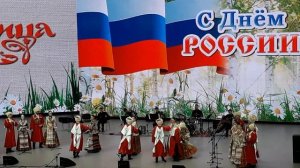Казачий хор в гостях у ребят из детского лагеря «Орлёнок». Танец с саблями. Круто.