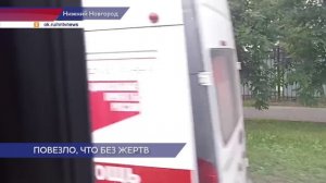 Автобус снёс остановку на улице Ванеева