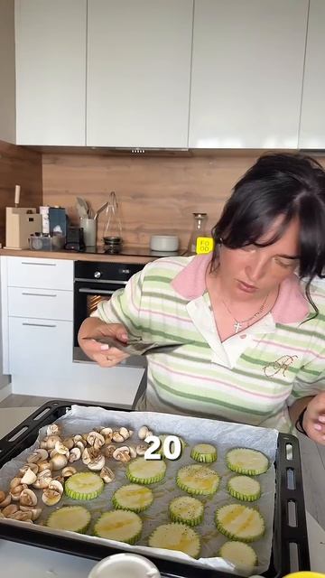 Трендовый салат из кабачков — просто, необычно и очень вкусно ✨ #foodru смотреть онлайн