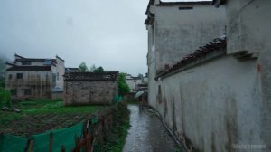 Китай. Прогулка по деревне Луцунь в провинции Аньхой под проливным дождем