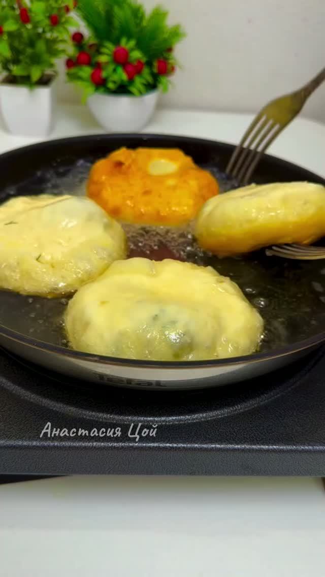 Картофельные пышки с сырной начинкой. смотреть онлайн