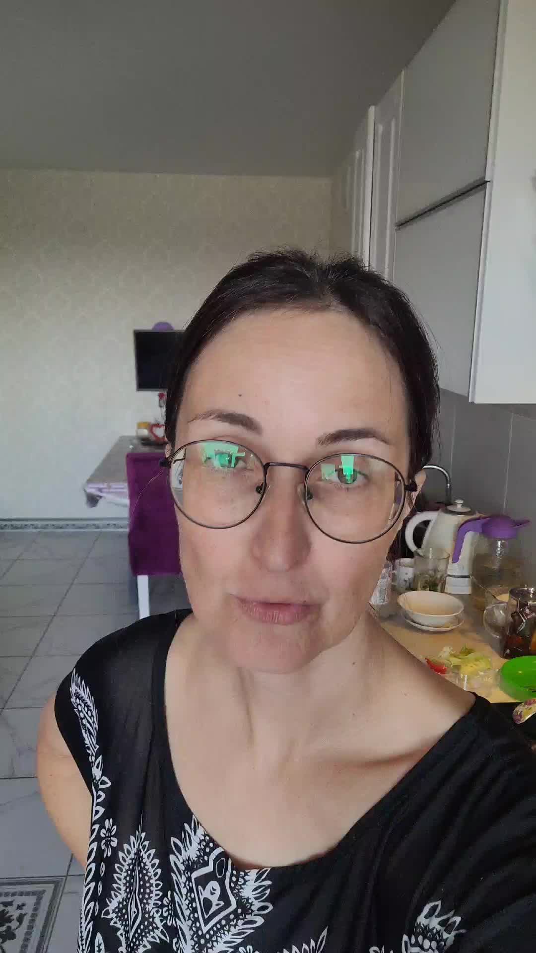 Утро. Дома. На кухне. А вы где?