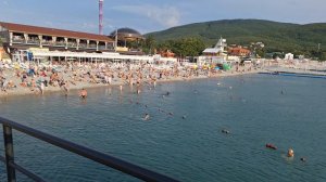 Кабардинка море очень обманчиво,  солнце и тепло после обеда, но ветер холодный