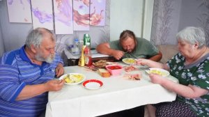 Вкусно кушаем Не знаю что делать с котятами Поля большие НАВЕРНО пусть живут Сибирь Повседнев и еда