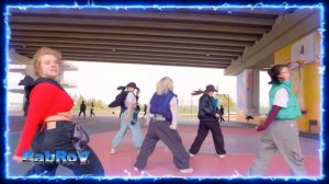 ᗷᗩᗷᖇOᐯ ᗩI - ᒪOᐯE ᗰᗩKES TᕼE ᗯOᖇᒪᗪ GO ᖇOᑌᑎᗪ STᗩᑎᒪEY ᖴOOᖇT STYᒪE