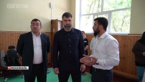 Премьер Дагестана посетил Реабилитационный центр для детей с ограниченными возможностями