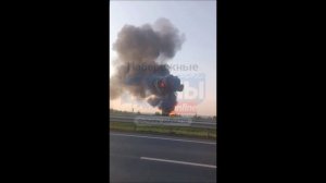 Возле трассы М-7 в Татарстане загорелись 30 бочек с бензином