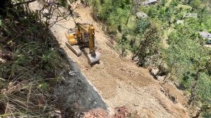 Epic Road Construction on a Dangerous Mountain ｜ Hyundai Excavator Reaches Isolated Village