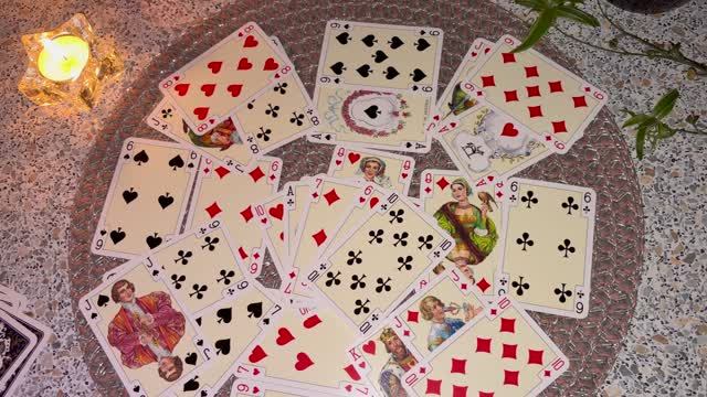 Червонная дама. Гадание на игральных картах смотреть онлайн