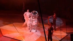 Circus Focus Moving in space Цирк Фокусник Перемещение в пространстве]