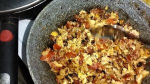 Очень вкусно и полезно яичница с помидорами