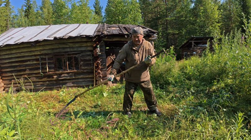 Обустраиваю таёжную избу: рыбалка и быт в дикой природе. Опасаюсь медведя.