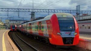 ЭС2Г 123 «Ласточка» и ЭТ2М 057 одновременно отправились от Финляндского вокзала.