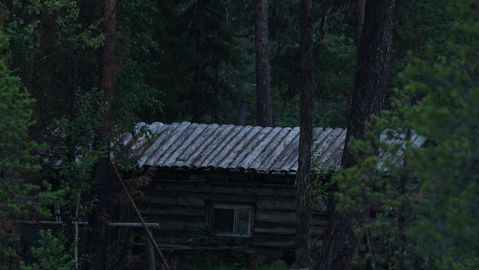 Поход на таёжную речку. Быт в избе. Рыбалка на хариуса. смотреть онлайн