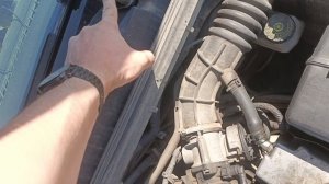 Как быстро снять жабо на Лада Веста? Замена привода дворников, бачка; прочистка воздухозаборника