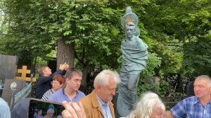 На могиле Высоцкого - так происходит каждый раз 25 июля